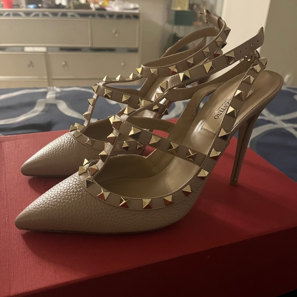 Valentino Garavani Rockstud Leather Pointed Toe Slingbacks in Beige - Picture 3 of 16